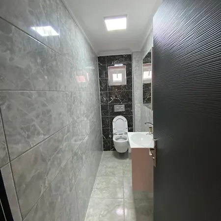 Tanis Villa's *